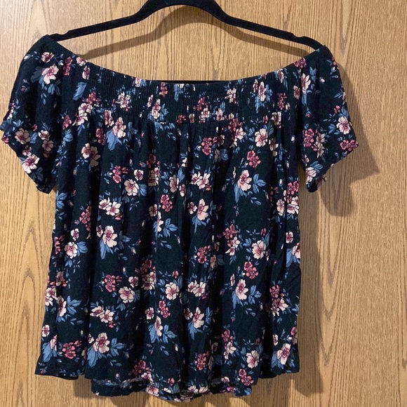 American Eagle Off-The-Shoulder Top - Picture 2 of 4